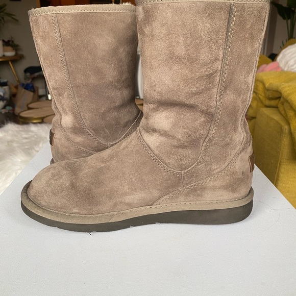 Unique UGG boots. Size 6 - Picture 8 of 9